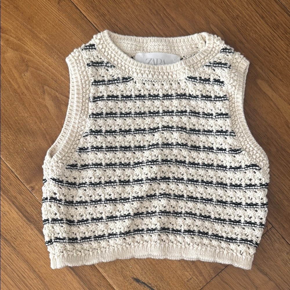 Zara Textured Knit Top in Cream and Black
